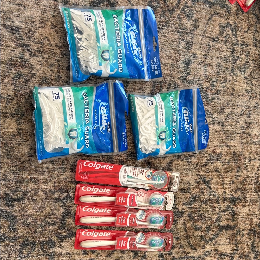White Toothbrushes with Glide Bacteria Guard Floss Picks - White